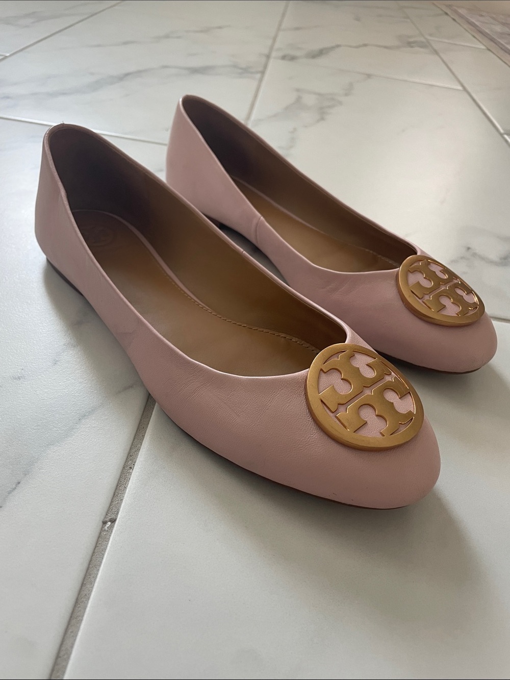 Tory Burch Blush Pink Leather Logo Ballet Flats with Gold Emblem - Picture 2 of 2